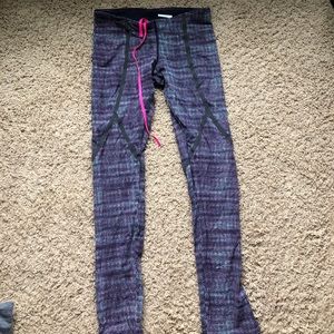 Size small never worn Nike leggings
